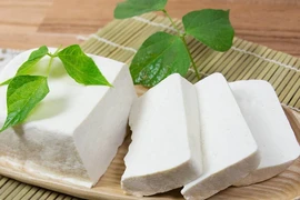 Nguy cơ tiềm ẩn khi ăn đậu phụ sống