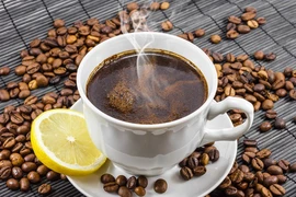 Thực hư việc uống cà phê với chanh tốt cho sức khỏe