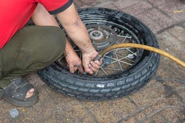 Có nên thay vỏ không ruột cho xe máy?