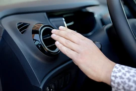 Làm thế nào để giữ mát khi điều hòa ô tô của bạn bị hỏng?
