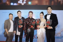 Dàn sao Việt đổ bộ thảm đỏ chúc mừng phim 'Qua bển làm chi' ra mắt