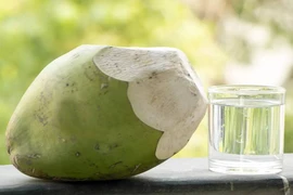 Điều gì sẽ xảy ra khi bạn uống nước dừa thường xuyên?