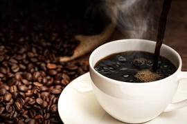 Tác dụng bất ngờ của việc uống cà phê vào buổi sáng