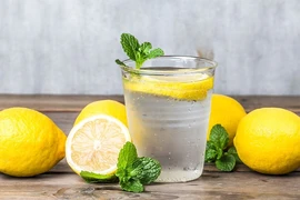 Tác dụng phụ của việc uống quá nhiều nước chanh 