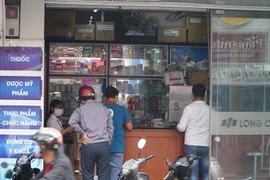 Hàng quán, cửa hiệu ngày đầu thực hiện chỉ thị của Thủ tướng