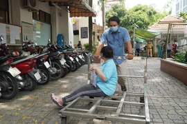 Bị tai nạn trong ngày làm thủ tục, nữ sinh vẫn bình tĩnh hoàn thành tốt ngày thi đầu tiên