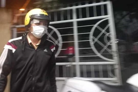 1 CSGT bị ném đá trúng đầu khi đang đo nồng độ cồn