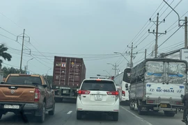 Quốc lộ 1, quốc lộ 62 ùn ứ kéo dài vì tai nạn trên cao tốc TP.HCM - Trung Lương