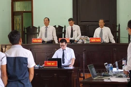 Vụ cưa cây gỗ khô: Các thẩm phán đã hết bệnh 