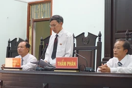 Vụ gỗ khô: Chủ tọa tuyên 5 người vô tội thôi làm chánh án 