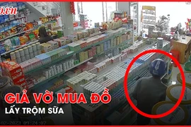 Video: Giả vờ mua đồ, người đàn ông lấy trộm sữa ở các cửa hàng