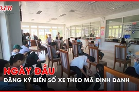 Video: Hình ảnh ngày đầu người dân cả nước đi đăng ký biển số xe theo mã định danh
