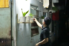 Nhà ở cho công nhân: Cứ trừ dần lương tháng, đến khi nào đủ thì thôi!