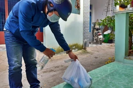 Sợ biến chủng Omicron, nhiều người lạm dụng dung dịch sát khuẩn