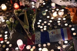 Pháp đã nhận diện ba nhóm tay súng phối hợp tấn công Paris