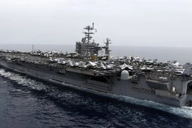 Tàu sân bay Mỹ chạm trán tên lửa Iran
