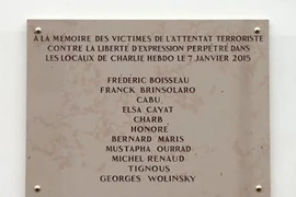 Bia tưởng niệm nạn nhân vụ Charlie Hebdo mắc lỗi chính tả