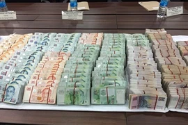 Hai người Việt trộm 7,7 tỉ đồng bị bắt ở Singapore