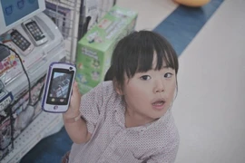 Ước biến thành điện thoại di động để được bố mẹ yêu thương