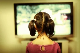 Thiếu nữ suýt mù mắt vì xem liền 18 tập phim Hàn Quốc