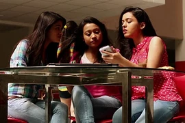 Học sinh trực tiếp cảnh 'giường chiếu' trên Facebook, cảnh sát Mỹ phát hoảng 