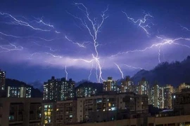 Hơn 10.000 tia sét giáng xuống Hong Kong trong một đêm