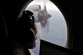 Các nước tạm dừng tìm kiếm máy bay MH370