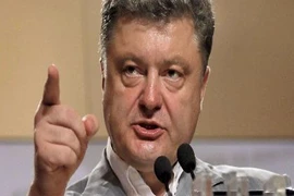 Tổng thống Ukraine ra lệnh quân đội gần Crimea sẵn sàng chiến đấu