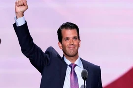 Con trai ông Trump ví người tị nạn như viên kẹo độc
