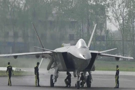 Trung Quốc sắp ‘trình làng’ tiêm kích tàng hình J-20 