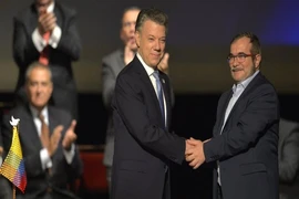 Colombia ký thỏa thuận hòa bình sau 52 năm chờ đợi
