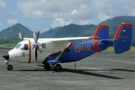 Máy bay cảnh sát Indonesia chở 15 người lao xuống biển