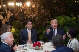 Trump ‘tiêu’ 1 tháng hơn Obama ‘tiêu’ cả năm