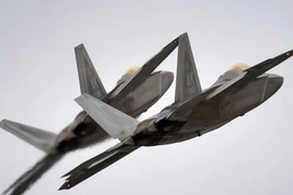 Mỹ tung F-22 chặn 2 oanh tạc cơ Nga áp sát biên giới