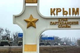 Kiev tăng quân dọc biên giới Crimea