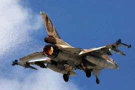 Tên lửa Israel bắn trúng trạm radar, kho vũ khí Syria