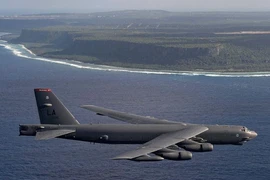 Mỹ điều 2 oanh tạc cơ B-52 bay gần Trường Sa