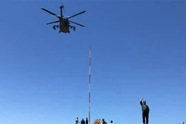 Liên quân Mỹ điều trực thăng sơ tán 2 chỉ huy IS ở Syria