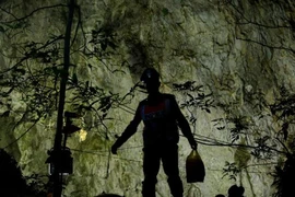 Những người hùng thầm lặng giải cứu đội bóng nhí Thái Lan