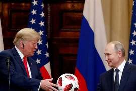 Bí mật 'động trời' trong quả bóng ông Putin tặng ông Trump