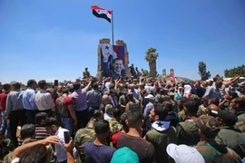Đồng minh Mỹ kêu gọi ngừng chống Assad, cứu lấy Syria