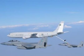 Mỹ đòi Saudi Arabia, UAE trả tiền tiếp nhiên liệu trên không