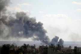 150 tay súng IS đầu hàng ở miền Đông Syria