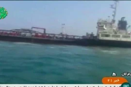 Iran công bố video bắt tàu dầu chở 700.000 lít dầu lậu