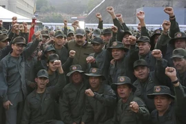 Lo Mỹ khiêu khích, ông Maduro lệnh quân đội sẵn sàng chiến đấu
