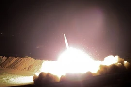 Tên lửa Iran nhắm vào căn cứ Mỹ ở Iraq. Ảnh: SPUTNIK