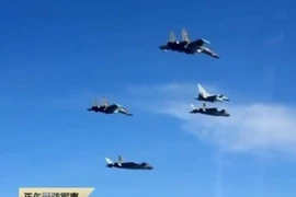 Trung Quốc hé lộ đội bay ‘ba chàng lính ngự lâm trên bầu trời'
