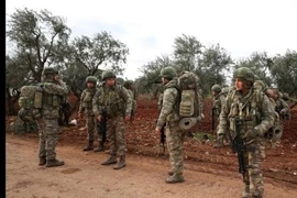 Binh sĩ Thổ Nhĩ Kỳ tập trung tại làng Qaminas, cách TP Idlib, tây bắc Syria.