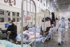 Một bệnh viện dã chiến được cải tạo từ trung tâm triển lãm ở Vũ Hán. Ảnh: AFP