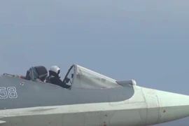 Báo Mỹ sốc cảnh phi công Nga lái Su-57 'phiên bản mui trần'